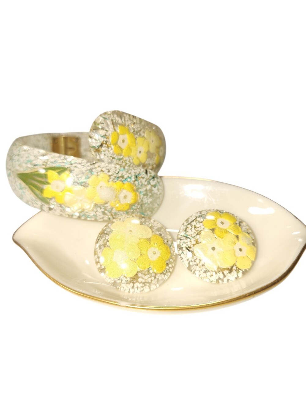 Vintage 1950s Lucite Flower Confetti Clamper Bracelet & Earrings Set.